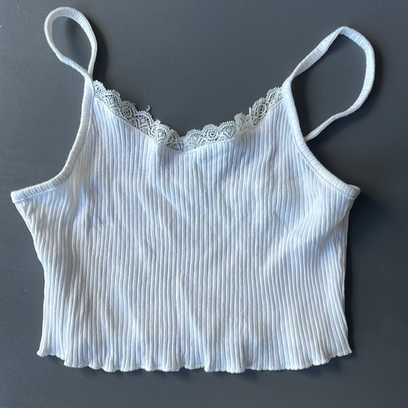Lace trim cami crop top - Picture 2 of 4